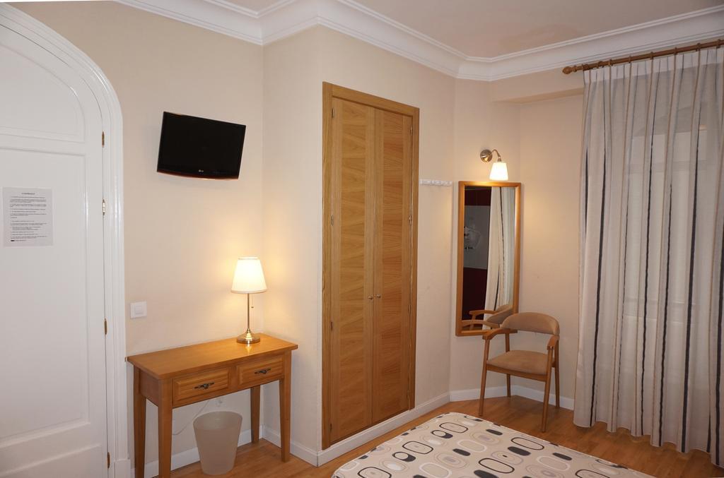 Santillan II Otel Madrid Oda fotoğraf