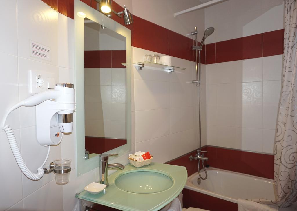 Santillan II Otel Madrid Oda fotoğraf