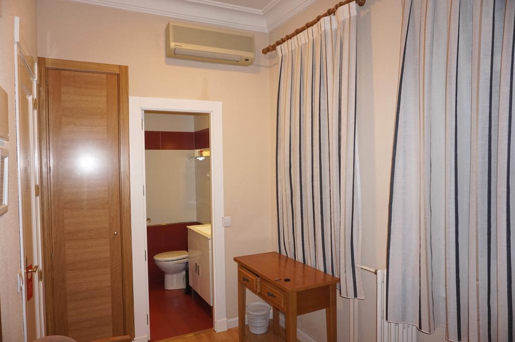Santillan II Otel Madrid Oda fotoğraf